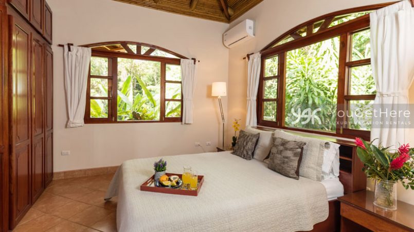 Beach House Rentals-Dominical-Costa Rica-San-Martin-Mirador-escalerasbed2