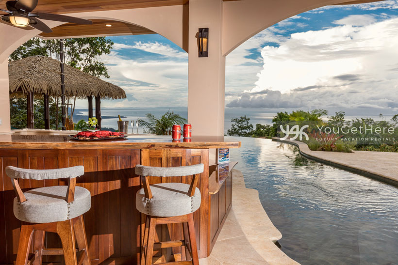 Ballena Royale Ocean View Villa in Costa Rica Poolside Bar.