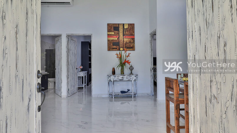 Sleek clean floor tiling throughout Bella Vita vacation rental in uvita.