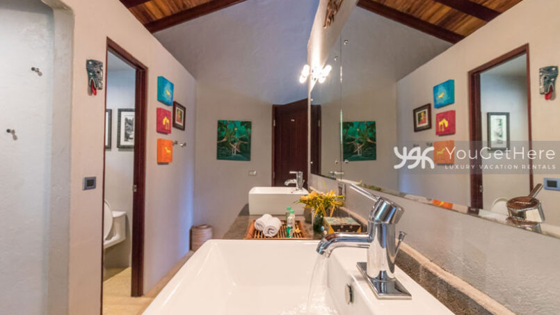 Villa Koora vacation home large bathroom with dual sinks.