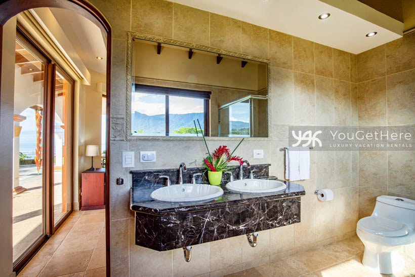 Vista Encanto Costa Rica guest bathroom.