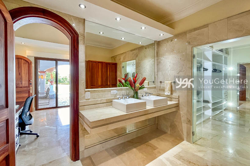 Vista Encanto Costa Rica master bathroom dual sinks and large walk-in closet.