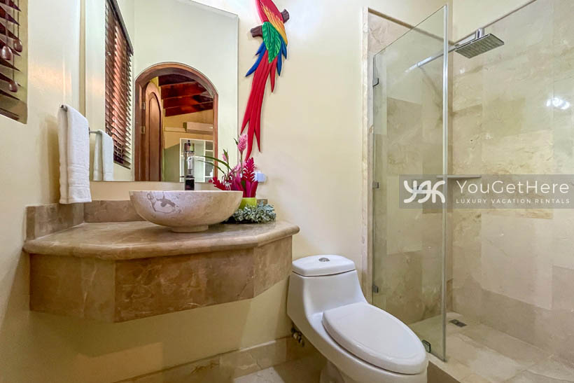Vista Encanto Costa Rica guest bathroom with lovely tropical decor and modern rainfall shower.