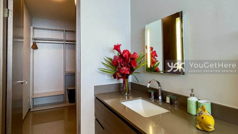 Natural hues and sleek design of guest bathroom at Meridian House Costa Rica.