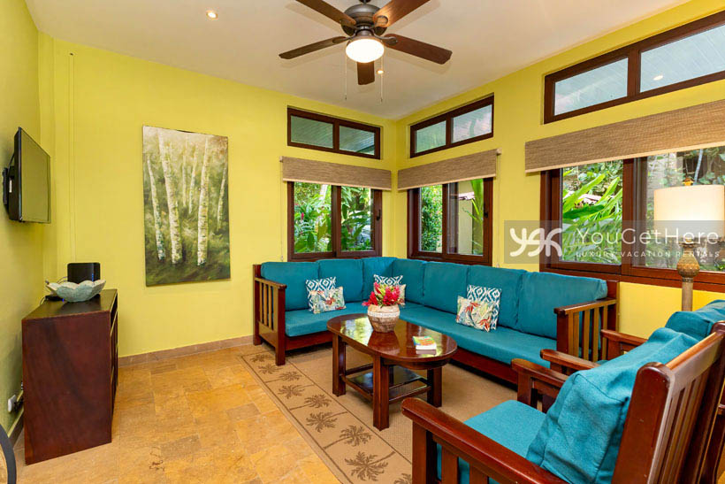 Caballitos del Mar Norte vacation villa TV lounge area.