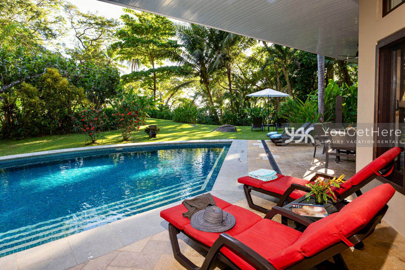 Caballitos del Mar Norte Luxury Beachront Vacation Home pooldeck lounge area.