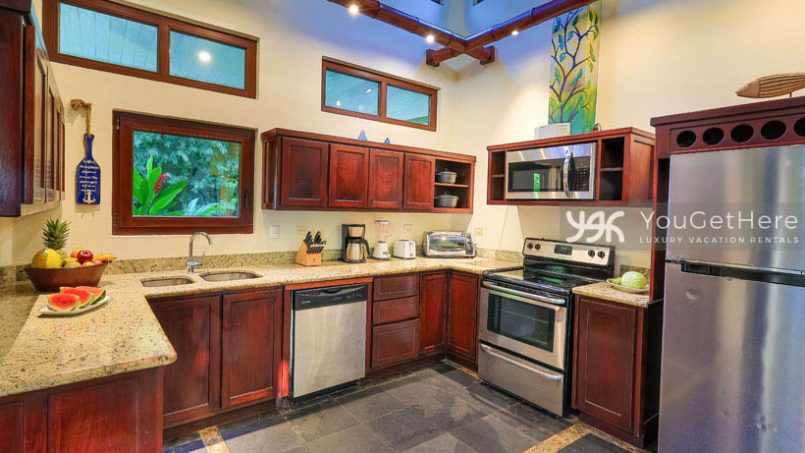 Modern kitchen with everything you need at Caballitos del Mar Sur in Dominical Costa Rica.