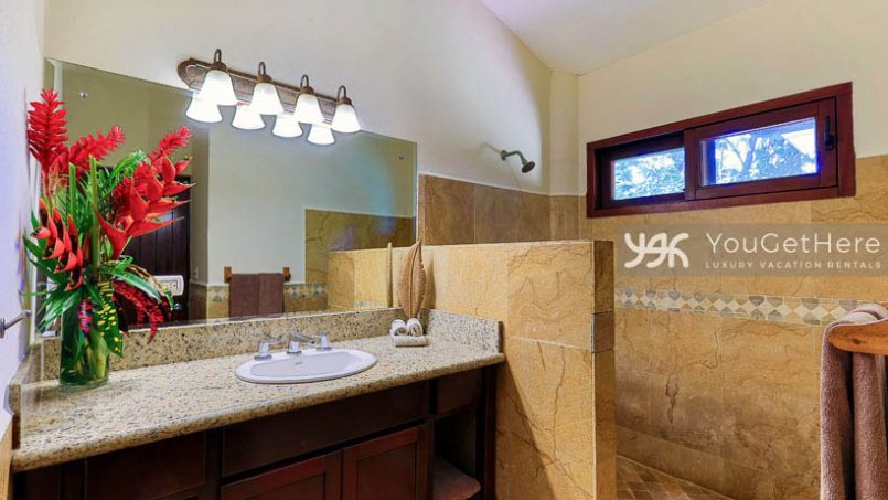 Caballitos del Mar Sur guest bathroom is clean and modern.