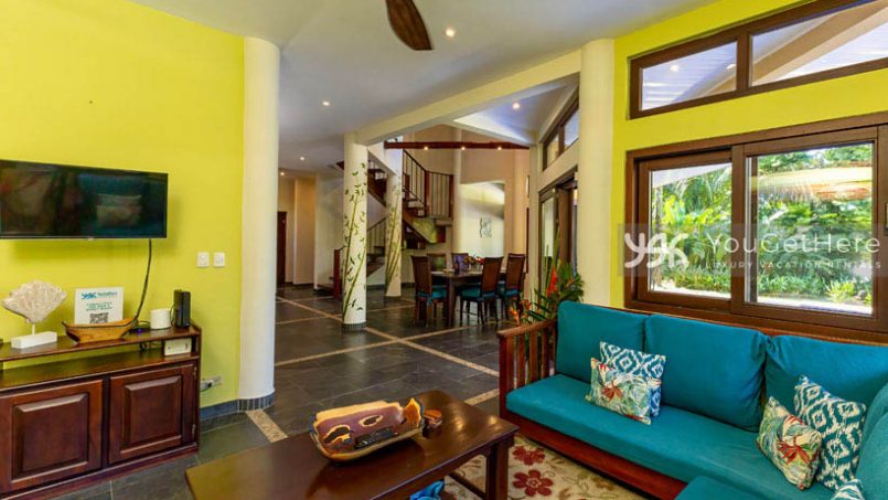 Brightly colored tropical decor in the living room and TV lounge at Caballitos del Mar Sur.