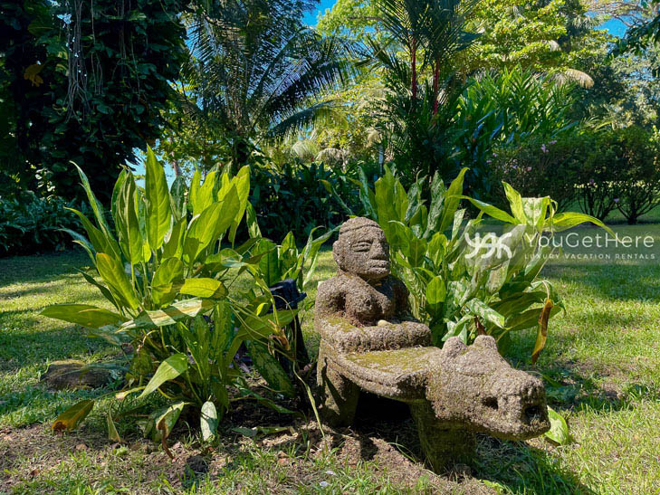 Caballitos del Mar Norte outdoor decor statues.
