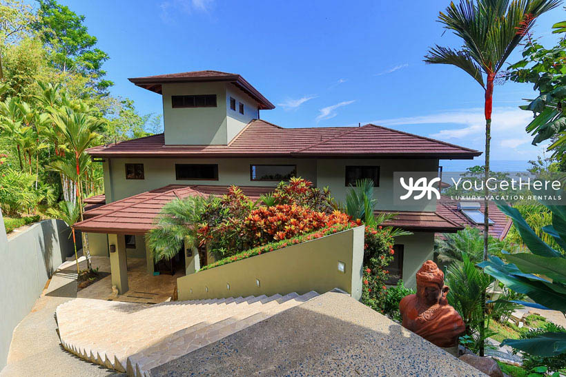 Jade house Costa Rica entrance to unbelievable ocean view luxury rental in Costa Rica's popular pacific coast destination.