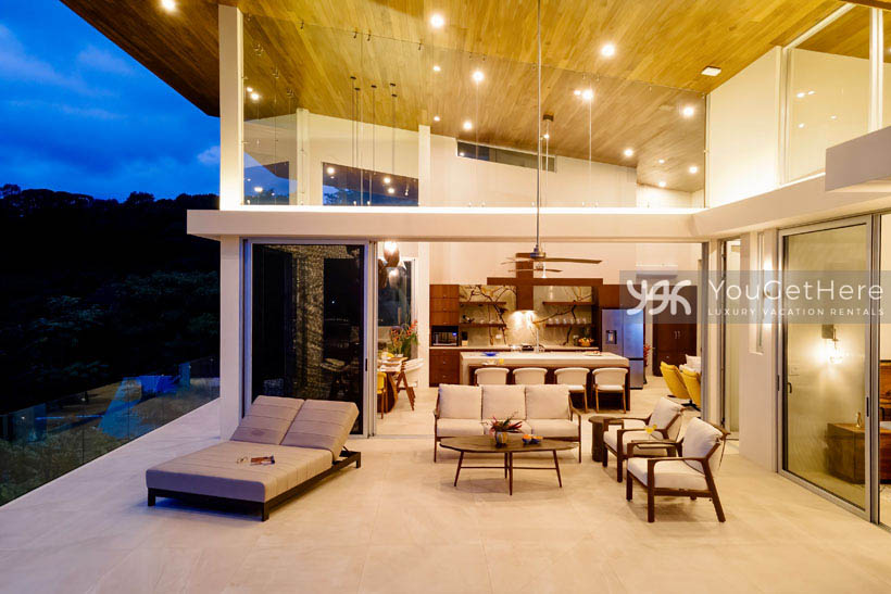 Stunning ocean view vacation home in Costa Rica with floor to ceiling windows overlooking the pacific ocean.